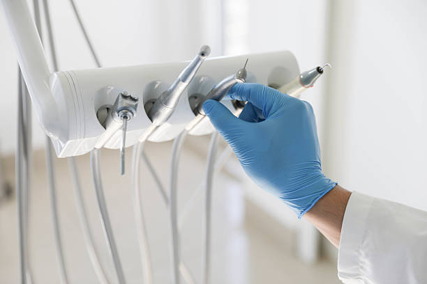 Professional Tooth Extraction technician working in Sansom Park, TX